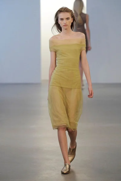 Look 4